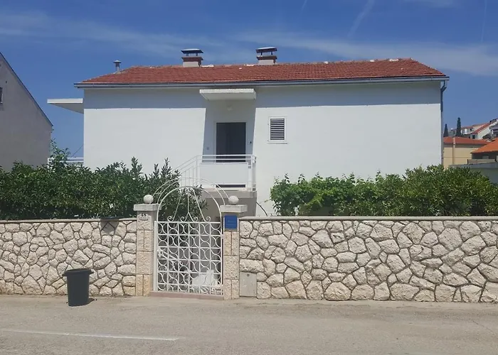 Apartments And Rooms With Parking Space Hvar - 15378