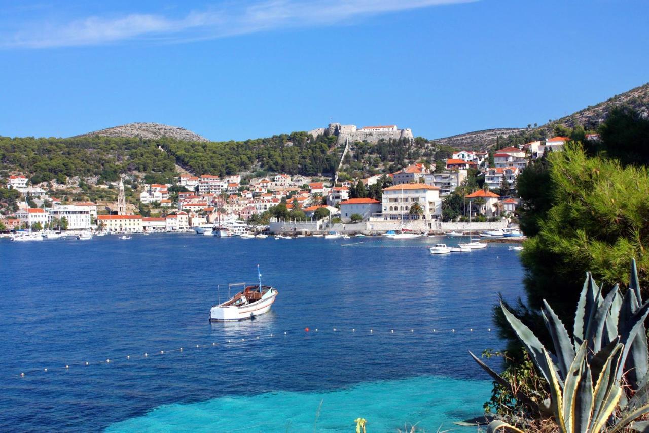 Gostinjska kuća And With Parking Space Hvar - 15378 3*